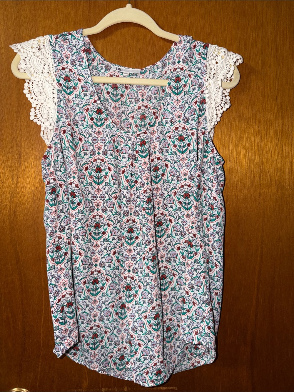 DR2 floral Blouse crochet sleeves so adorable gathered neckline Large